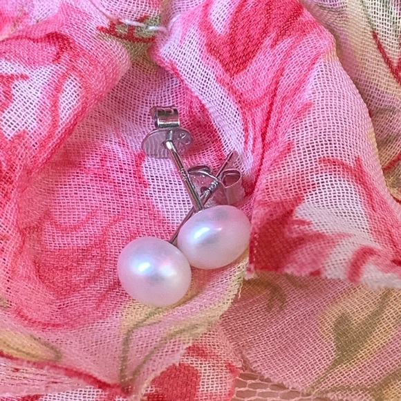 🌟 Freshwater Pearl S 925 Stud Earrings - Picture 3 of 3